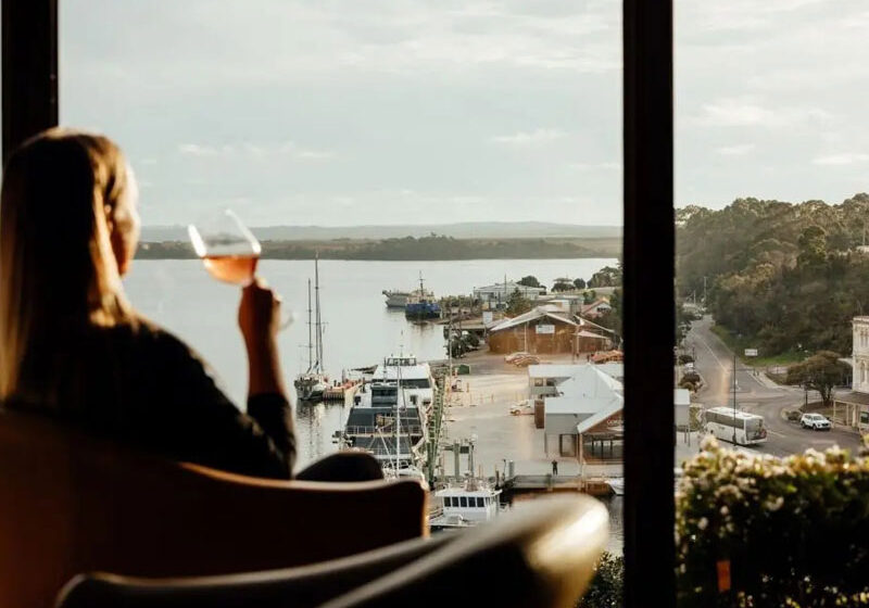 strahan by the sea