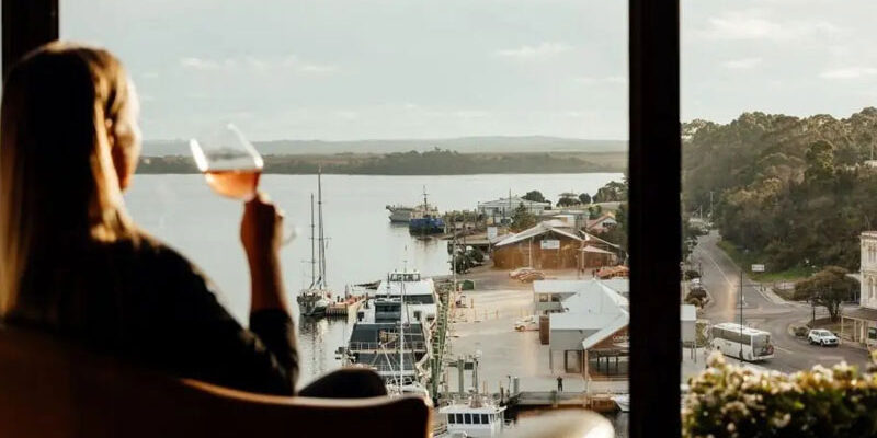 strahan by the sea